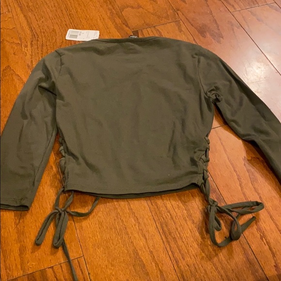 Army Green Lace Up Long sleeve Crop Top - Picture 3 of 3